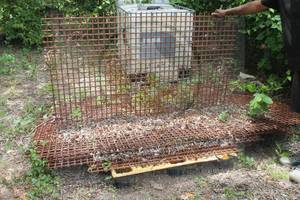 lot 91 image: GENEROUS AMOUNT OF&nbsp LARGE ASSORTED STEEL HEAVY DUTY MESH FENCE GRATE&nbsp