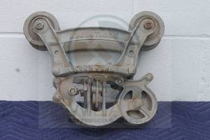 lot 97 image: ANTIQUE LOUDEN MACHY CO. ADJUSTABLE LOUDEN JUNIOR SWIVEL HAY CARRIER BARN TROLLEY&nbsp