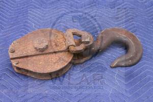 lot 99 image: VINTAGE SNATCH BLOCK HINGED ROPE PULLEY&nbsp 18