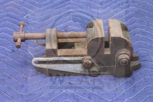 lot 100 image: ALMOREY&nbsp DRILL PRESS&nbsp VISE&nbsp
