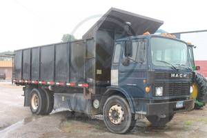 lot 151 image: 1987 Mack MS200P SERIES DumptruckVIN&nbsp&nbspVG6M111B9HB027309 STARTS RUNS AND DRIVE  CLEAN TEXAS CERTIFICATE OF TITLEGVWR 26,000. JUST UNDER THE CDL LIMIT CLICK PIC TO WATCH VIDEO AND READ DISCLAIMER