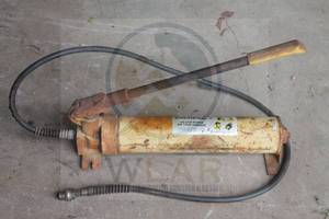 lot 52 image: VINTAGE ENERPAC HYDRAULIC HAND PUMP ,CH190026&nbsp