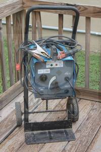 lot 101 image: CHICAGO ELECTRIC 40388 ARC WELDER -120
