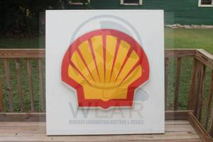 lot 125 image: VINTAGE VERY LARGE SCALE SHELL PECTEN LOGO GAS STATION SIGN , 50H X 37&nbsp