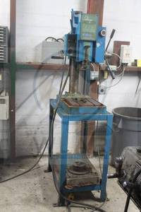lot 132 image: SOLBERGA&nbsp SE2025&nbsp SERIES GEARED HEAD COLUMN VARIABLE SPEED&nbsp DRILL PRESS MACHINE  NEED SWITCH REPLACED  SEE PICS&nbsp