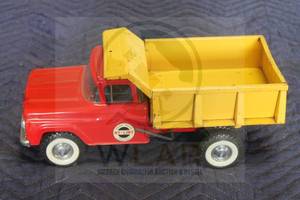 lot 142 image: VINTAGE METAL NY-LINT&nbsp No. 5100 DUMP TRUCK 14 L&nbsp