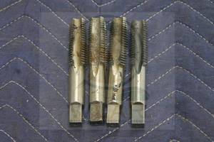lot 156 image: TOTAL OF 4 UNC CUTTING THREADED 4 18 L HSS TAPS&nbsp