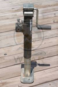lot 214 image: CURT TRAILER JACK PIPE MOUNT SWIVEL JACK WITH FOOT PLATE