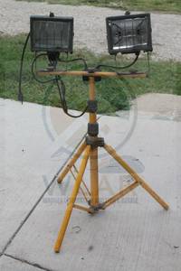 lot 223 image: PORTABLE DUAL WORK LIGHT E167574