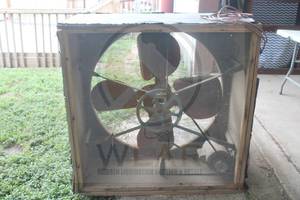 lot 225 image: LARGE WAREHOUSE BOX FAN