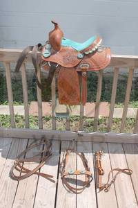 lot 229 image: ACERUGS FULL SIZE QUARTER HORSE SADDLE KIDS SEAT WITH MATCHING TACK SETYOUTH BARREL RACING&nbsp
