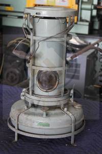 lot 247 image: ALADDIN BLUE FLAME HEATER H2291 MADE IN ENGLAND