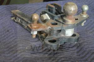lot 250 image: TRAILER HITCH DRAWBAR WITH WEIGHT DISTRIBUTION