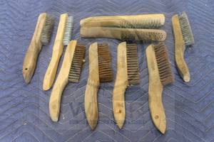 lot 263 image: LOT OF 9 WOODEN HANDLE WIRE BRUSHES 9 TO 11