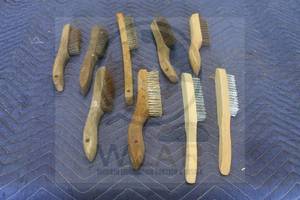 lot 264 image: LOT OF 9 WOODEN HANDLE WIRE BRUSHES 10 TO 14