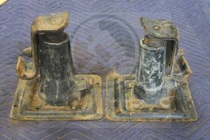 lot 282 image: SET OF VINTAGE BUMPER JACKS