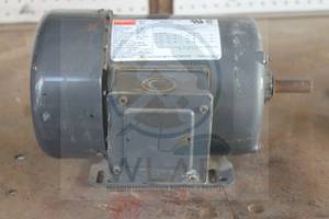 lot 290 image: DAYTON INDUSTRIAL MOTOR 3N444BD