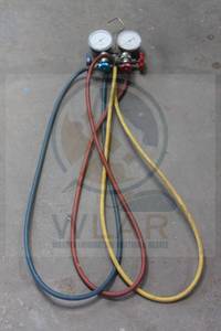 lot 312 image: AC MANIFOLD CLASSES 1,6 R134A WITH HOSES