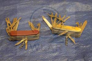lot 21 image: TOTAL OF 2 MULTI -BLADE FOLDING KNIVES  SEE PICS&nbsp