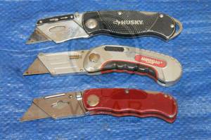 lot 28 image: TOTAL OF 3 UTILITY KNIVES , HUSKY AMERICAN LINE&nbsp