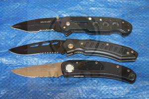 lot 17 image: TOTAL OF 3 FOLDING KNIVES , MAXAM  440 STAINLESS STEEL&nbsp MILLER CREEK&nbsp