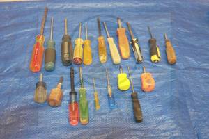 lot 54 image: TOTAL OF 20 VARIOUS BRAND SIZE PHILLIPS HEAD SCREW DRIVERS&nbsp