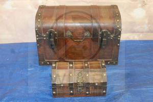 lot 58 image: TOTAL OF 2 WOODEN KEEPSAKE JEWELRY STORAGE BOXES , 13L X 9 H &amp&nbsp 7 14 L X 4  SEE PICS&nbsp