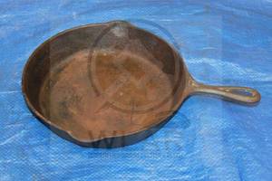 lot 98 image: CAST IRON 10 DIAM SKILLET&nbsp
