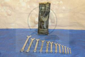 lot 99 image: CRAFTSMAN 12PC COMBINATION WRENCH SET IN CASE 94971