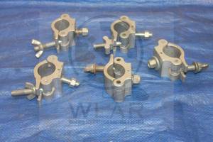 lot 105 image: TOTAL OF 5 MEGA COUPLER CLAMPS , 500KG-1100 LBS&nbsp