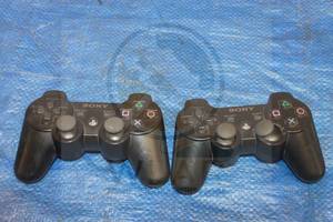 lot 147 image: TOTAL OF 2 SONY PLAYSTATION DUAL SHOCK WIRELESS CONTROLLERS ,CECHZC2U&nbsp