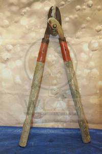 lot 153 image: WOOD HANDLE ANVIL LOOER PRUNERS 25 12&nbsp
