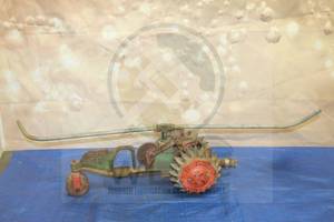lot 172 image: ANTIQUE F.D KEES 102 CAST IRON WALKING LAWN SPRINKLER TRACTOR MODEL 102