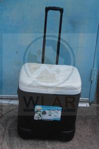 lot 203 image: 60QT IGLOO ROLLING ICE CHEST