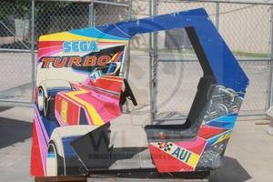lot 208 image: RARE FIND VINTAGE SEGA TURBO ARCADE GAME POWERS ON LIGHTS AND SOUNDS NO VIDEO IN GOOD PHYSICAL CONDITION