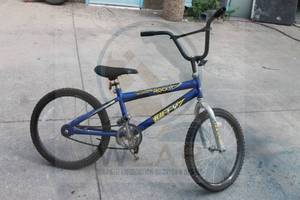 lot 210 image: HUFFY ROCK BICYCLE&nbsp