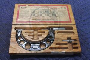lot 213 image: VINTAGE STARRETT 0- 4&nbsp MICROMETER CALIPER NO.224 IN ORIGINAL&nbsp WOOD STORAGE CASE&nbsp