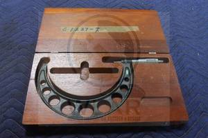 lot 215 image: BROWN &amp SHARPE OUTSIDE MICROMETER CALIPER 9 IN ORIGINAL WOOD STORAGE CASE&nbsp