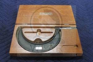 lot 218 image: LUFKIN STARRETT NO. 1946&nbsp OUTSIDE MICROMETER CALIPER 5- 6 ,IN ORIGINAL WOOD STORAGE CASE&nbsp