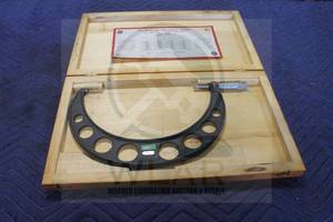 lot 231 image: STARRETT OUTSIDE MICROMETER 9-10&nbsp OUTSIDE MICROMETER IN ORIGINAL WOOD STORAGE CASE , 436&nbsp