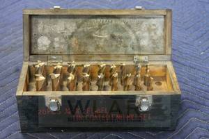 lot 244 image: TOTAL OF 18 PC HSS TIN COATED END MILL 34 -14 IN STORAGE CASE  SEE PICS&nbsp