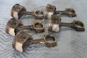 lot 25 image: TOTAL OF 5 PISTONS WITH CONNECTING RODS ASSEMBLY&nbsp