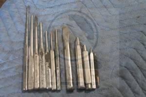 lot 64 image: TOTAL OF 12 VAROUS&nbsp BRAND SIZE PUNCH&nbsp AND CHISEL TOOLS  SEE PICS&nbsp