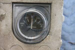 lot 81 image: VINTAGE ANALOG AMMETER - ALTERNATOR 0-60 AMP GAUGE&nbsp