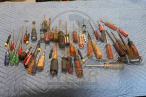 lot 92 image: GENEROUS AMOUNT OF ASSORTED&nbsp BRANDSIZE SCREWDRIVERS ( 45 PLUS)&nbsp