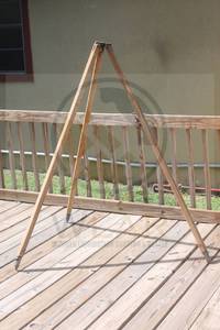 lot 97 image: VINTAGE WOODEN&nbsp SURVEYING TRIPOD , 5FT&nbsp