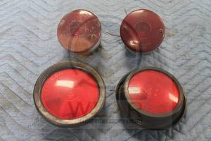 lot 124 image: SET OF 2 VINTAGE TRAILER SAFETY STOP TAIL&nbsp LIGHTS- PETERSON&nbsp &amp&nbsp PMCO 420-15&nbsp