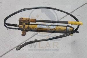 lot 140 image: ENERPAC ULTIMA STEEL HYDRAULIC HIGH PRESSURE HAND&nbsp PUMP WITH HOSE&nbsp