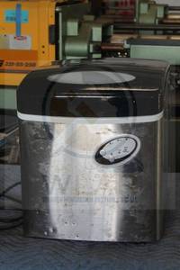 lot 171 image: IVATION PORTABLE TABLE TOP ICE MAKER ,IVAICM48LBSS