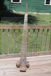 lot 181 image: ANTIQUE PRY BAR&nbsp LEVER DOLLY JOHNSON BAR&nbsp RAIL &amp TIE MOVER&nbsp ON CAST IRON WHEELS&nbsp